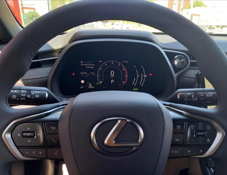 Lexus LBX 15