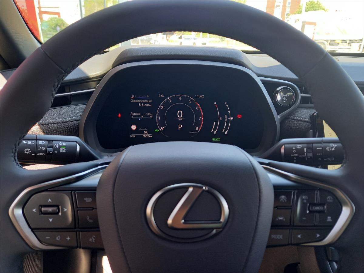 Lexus LBX