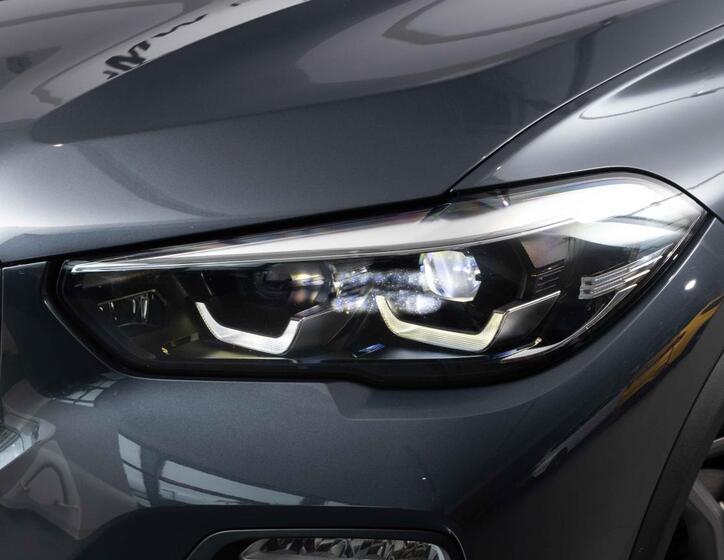 BMW X5 8