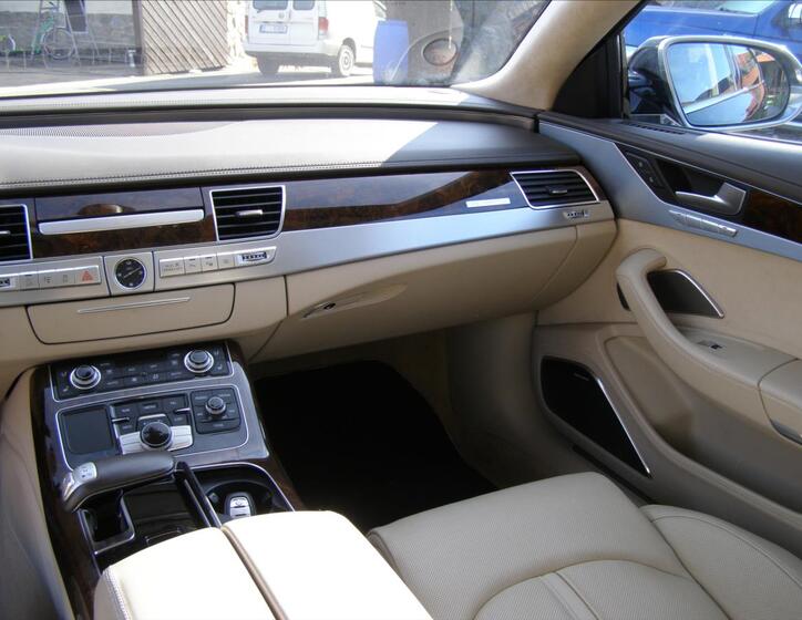 Audi A8 34