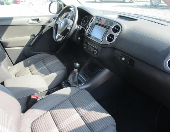 Volkswagen Tiguan 9