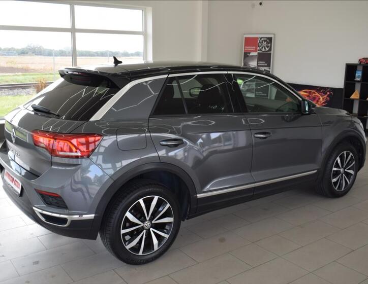 Volkswagen T-Roc 6