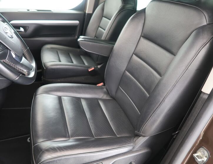 Toyota ProAce 9