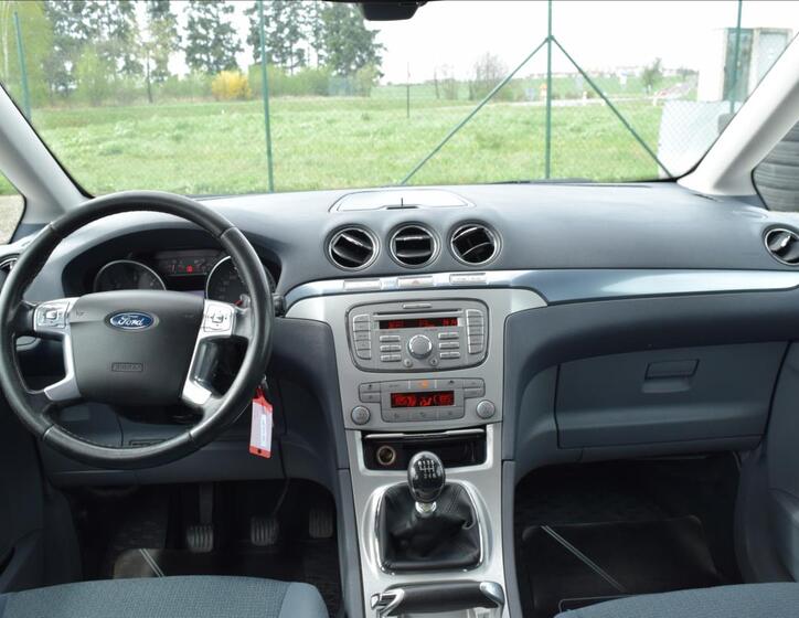 Ford Galaxy 27