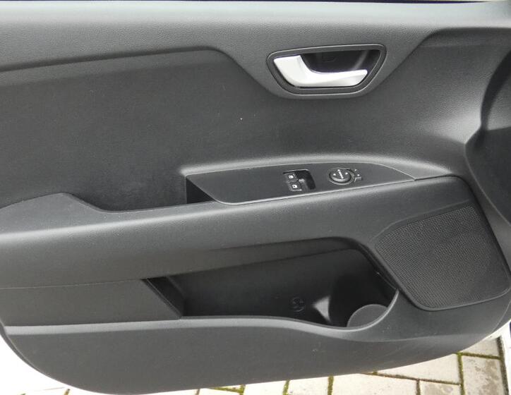KIA Rio 8