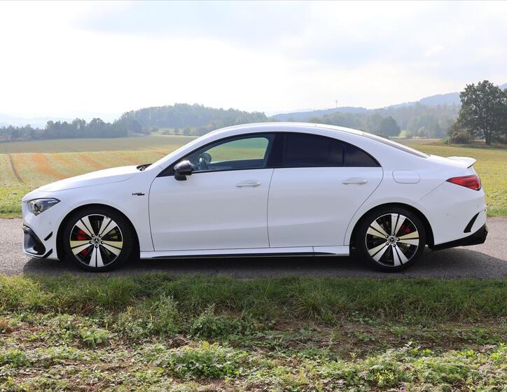 Mercedes-Benz CLA 4