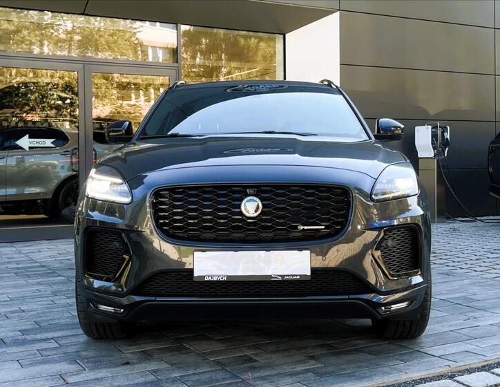 Jaguar E-Pace 10