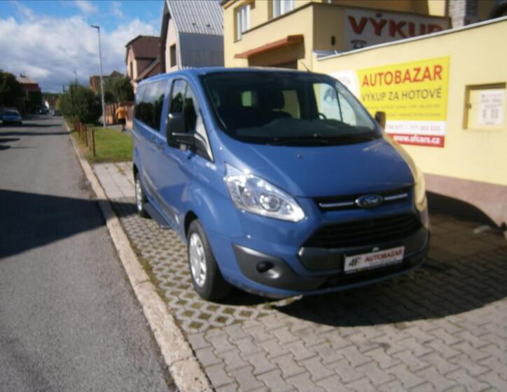 Ford Tourneo Custom 1