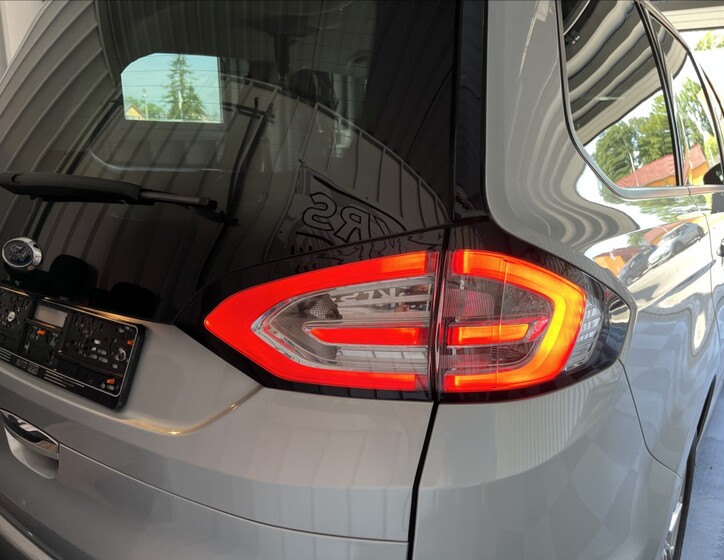 Ford Galaxy 57