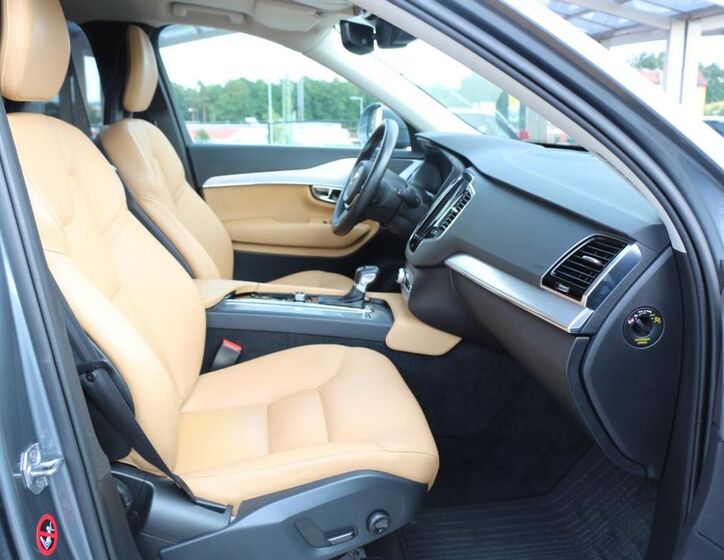 Volvo XC90 30
