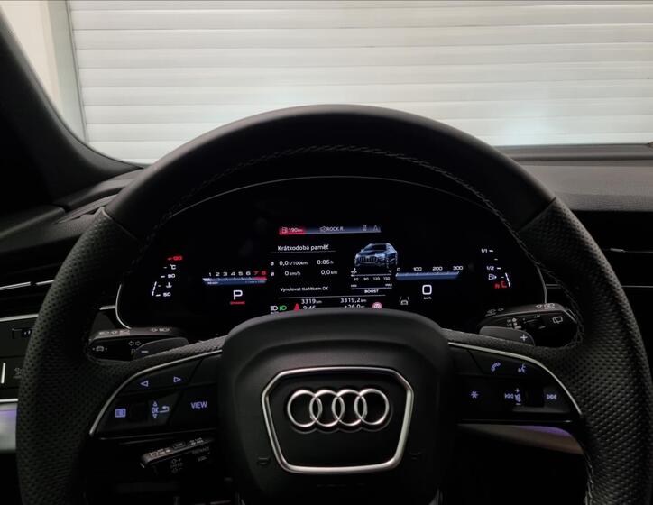Audi SQ8 30