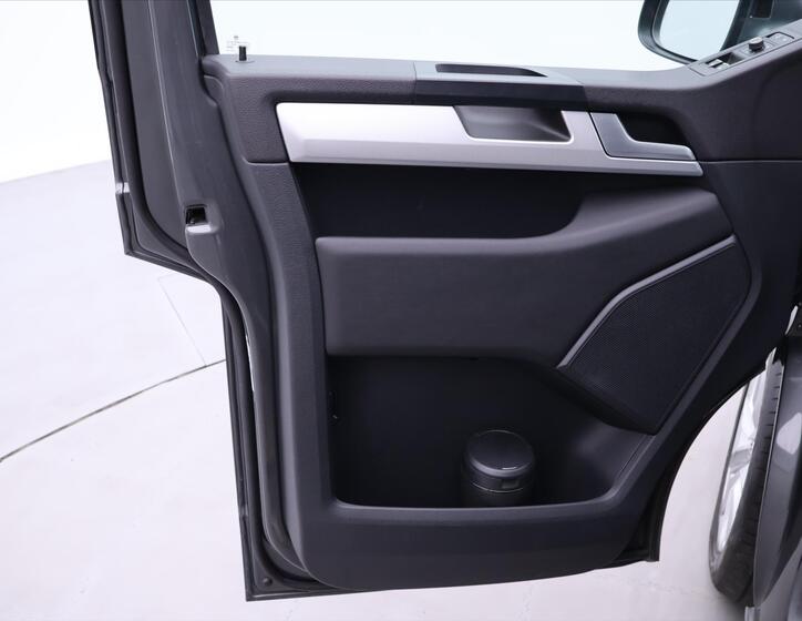Volkswagen Multivan 12