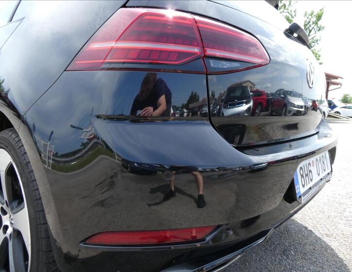 Volkswagen Golf 11