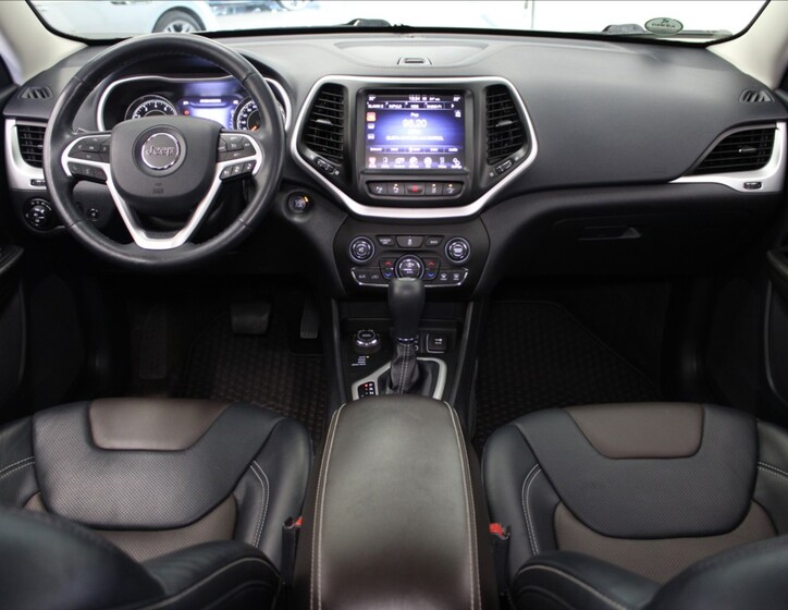 Jeep Cherokee 8