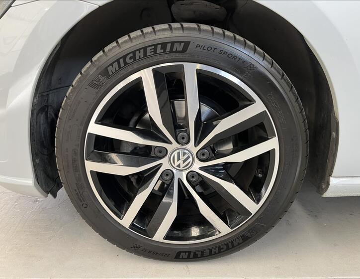 Volkswagen Golf 31