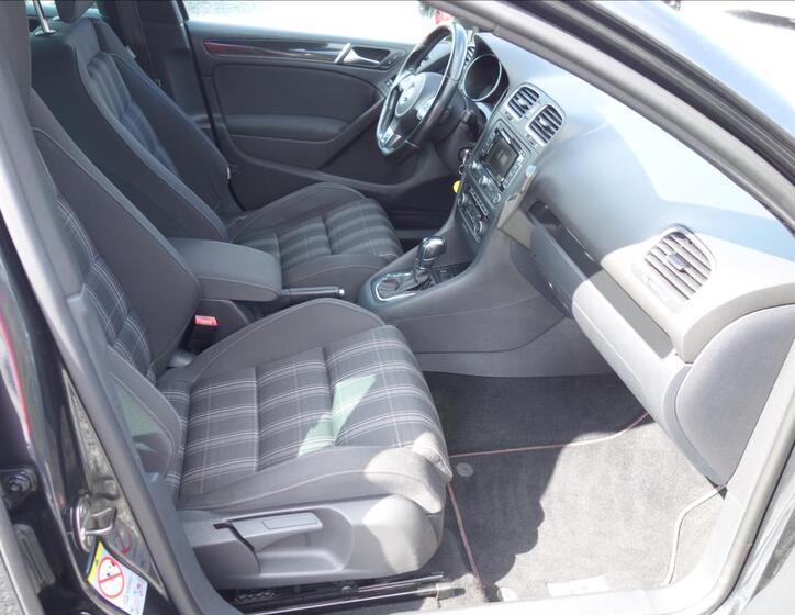 Volkswagen Golf 12