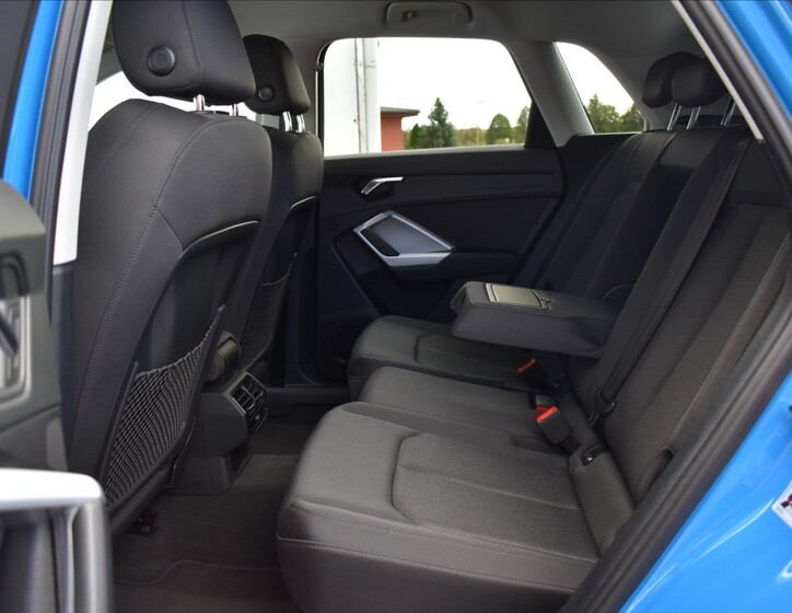 Audi Q3 12