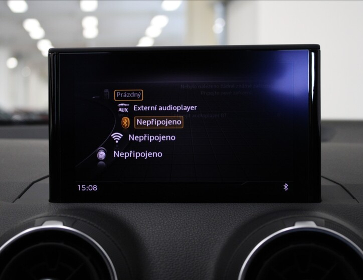 Audi Q2 12