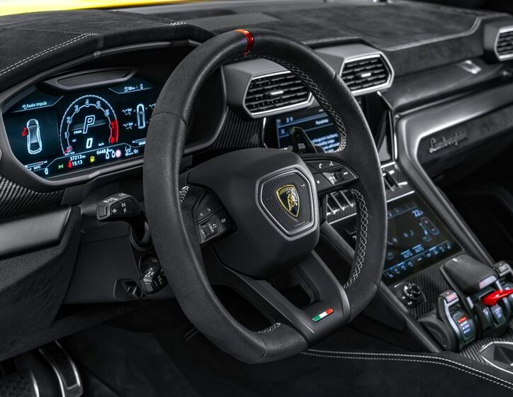 Lamborghini Urus 30