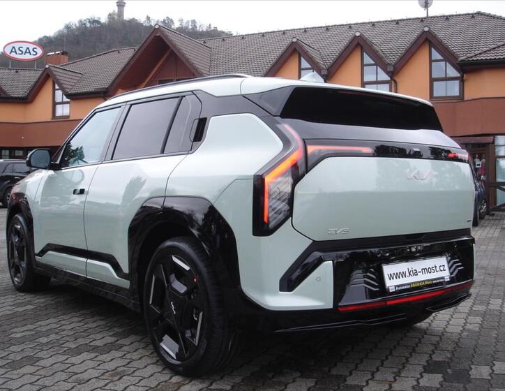 KIA EV3 8