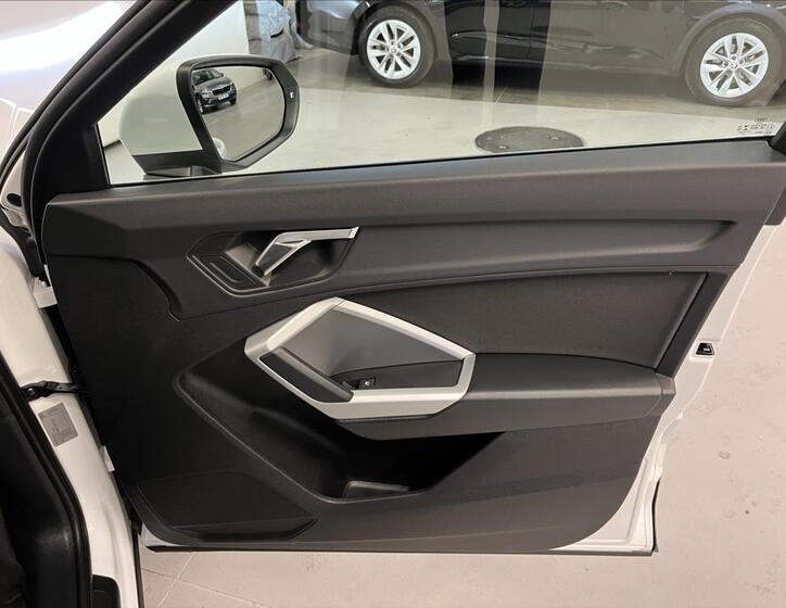 Audi Q3 26