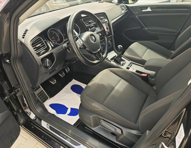 Volkswagen Golf 11