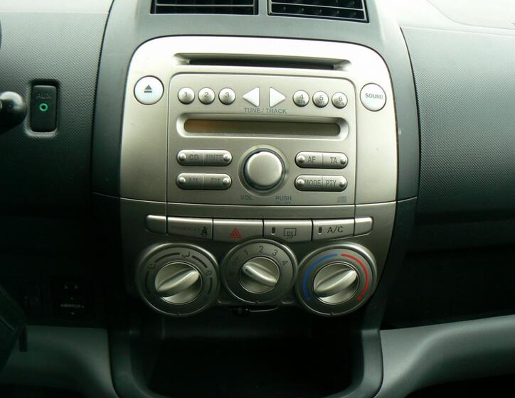 Daihatsu Sirion 13