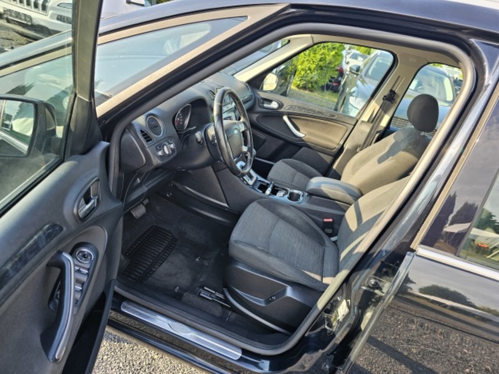 Ford Galaxy 9