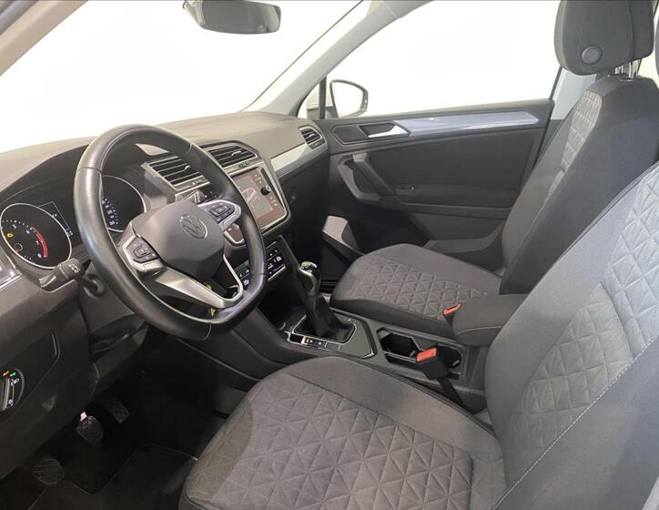 Volkswagen Tiguan 5