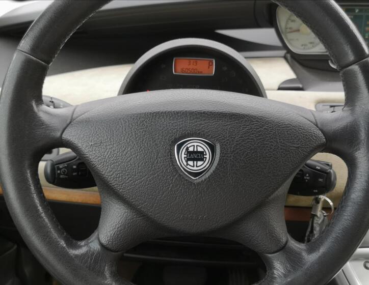 Lancia Phedra 4