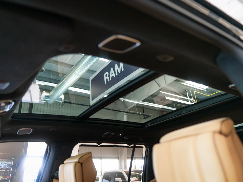 Jeep Grand Wagoneer