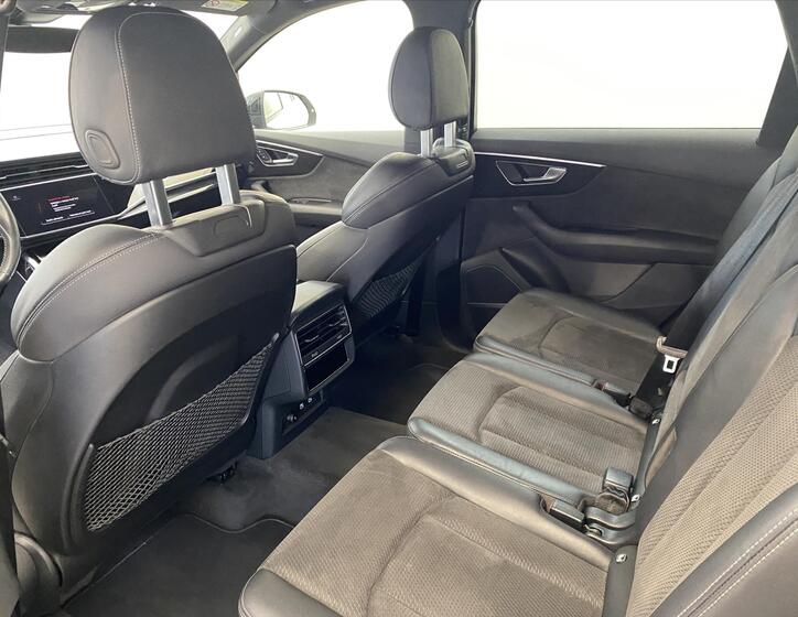 Audi SQ7 6
