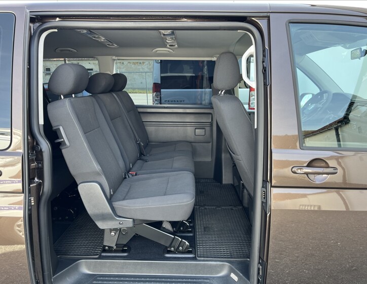 Volkswagen Caravelle 26