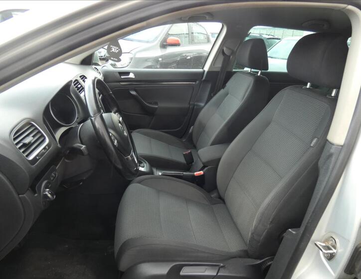 Volkswagen Golf 9