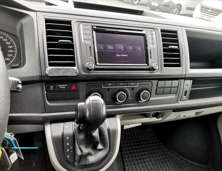 Volkswagen Transporter 9
