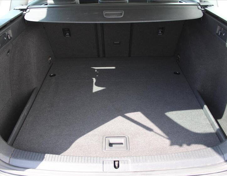Volkswagen Golf 12