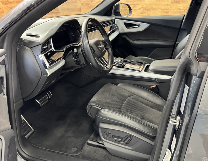 Audi Q8 12