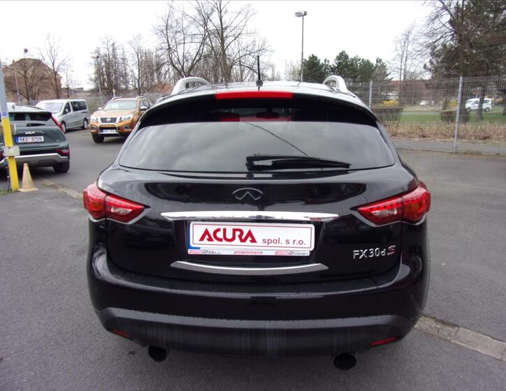 Infiniti FX30 4
