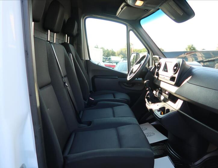 Mercedes-Benz Sprinter 13