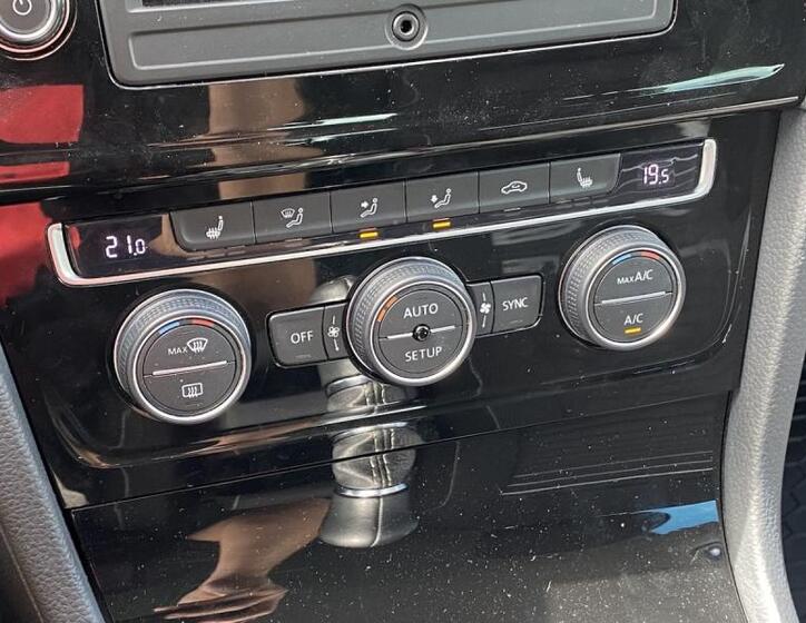 Volkswagen Golf 20