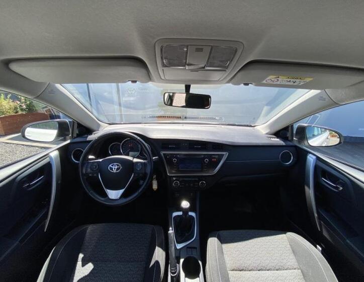 Toyota Auris 13