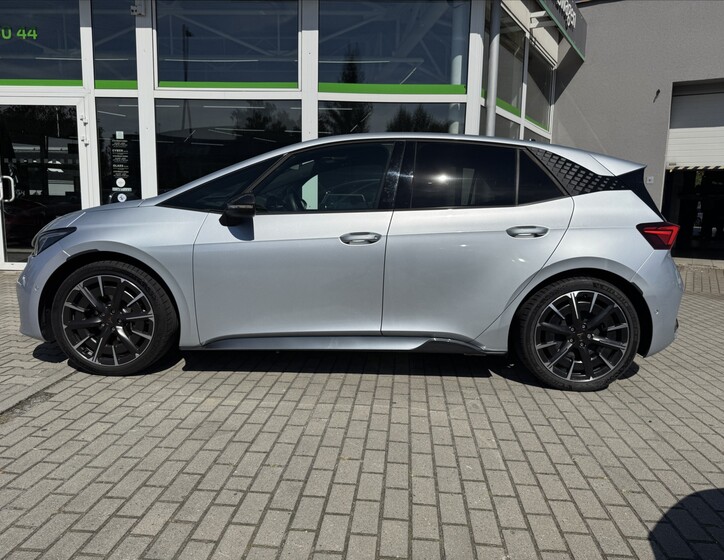 Cupra Born 8