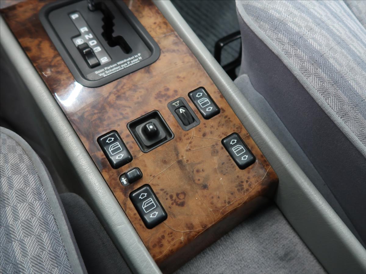 Mercedes-Benz 124