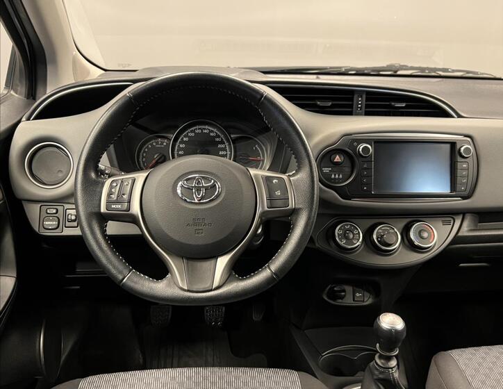Toyota Yaris 5