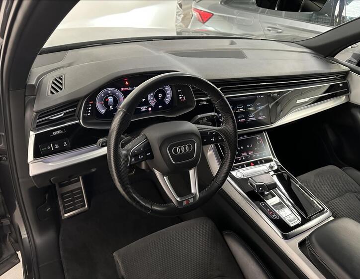 Audi Q7 6