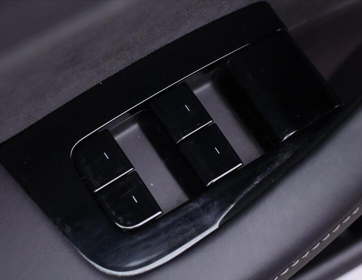 Tesla Model 3 16