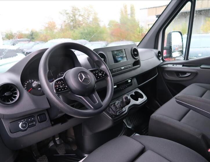 Mercedes-Benz Sprinter 9