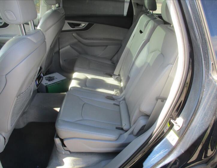 Audi Q7 8