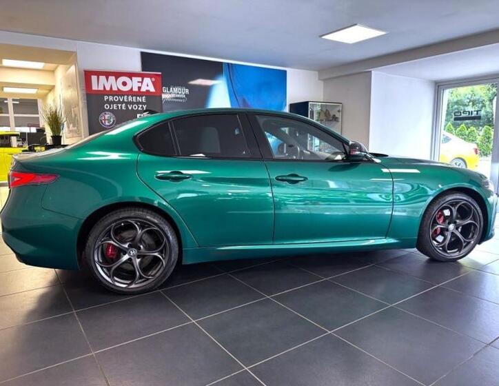 Alfa Romeo Giulia 4