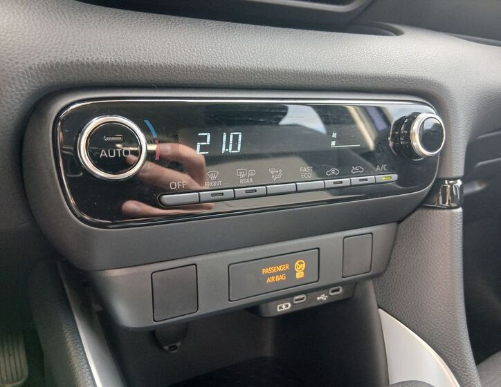Toyota Yaris 24